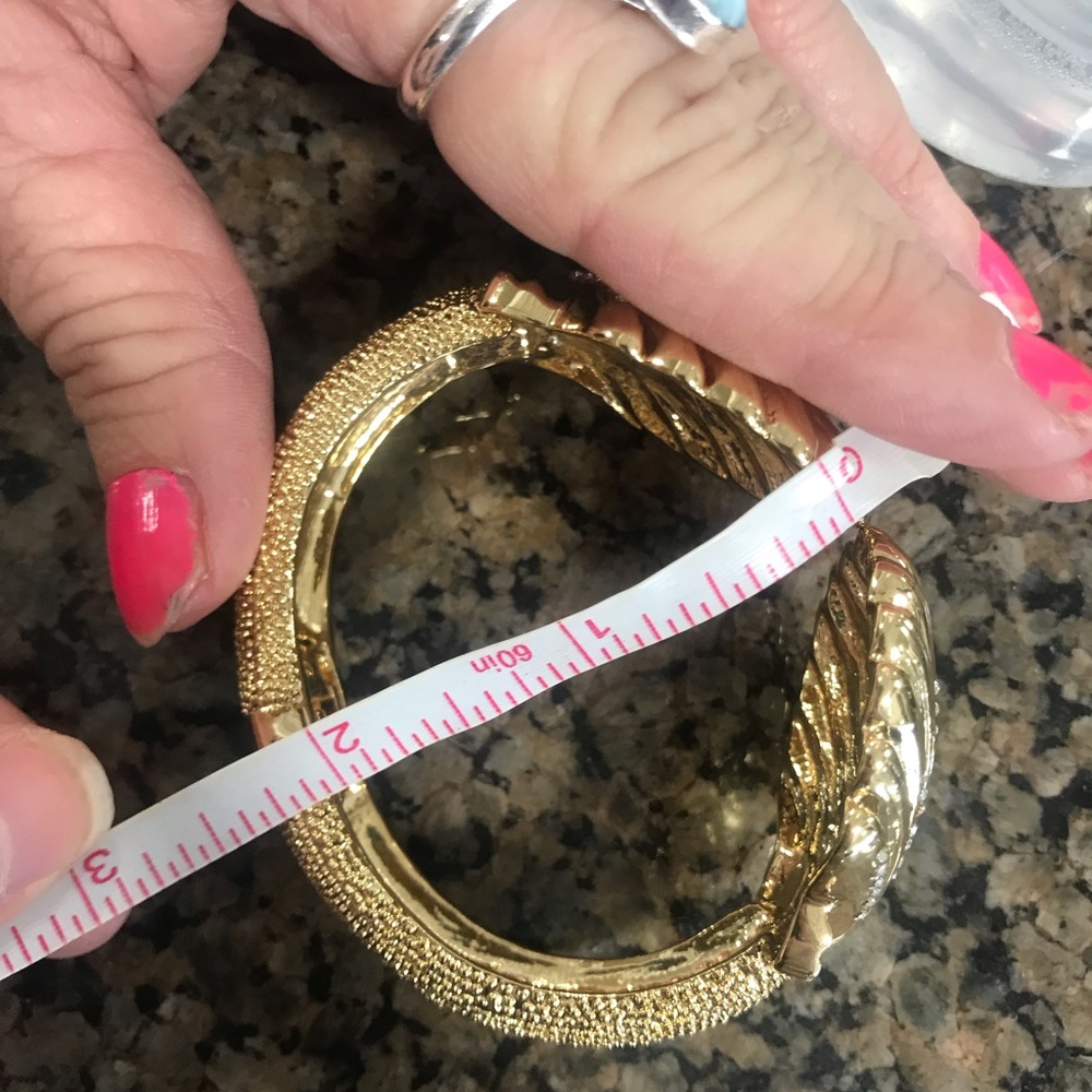 Lilly Pulitzer Shell Cuff - Picture 3 of 4